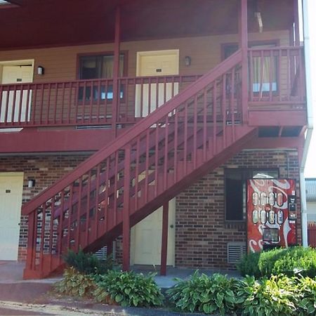 Naugatuck Motor Lodge Екстер'єр фото
